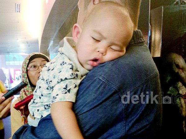 Gemes! Lucunya Putra Sissy dan Rifat Tertidur Pulas