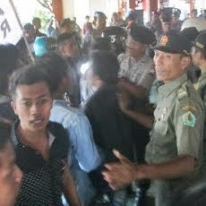 Dua Wartawan Luka Imbas Bentrok Demo Mahasiswa di Pamekasan