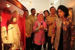 Blusukan ke Surabaya, Menkes Nila Kunjungi Puskesmas dan Museum Santet
