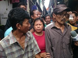 Kakek Sinin Takut Pecahkan Telur yang Dikeluarkannya