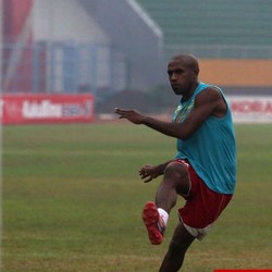 Dilema Taktik Persipura, 4-3-3 atau 4-2-3-1?