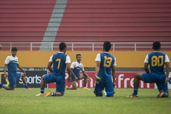 Strategi Persib Kuasai Tempo dan Garis Pertahanan Rendah