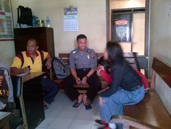 Siswi SMA ini Menangis Histeris karena Tepergok Curi Baju di Toko