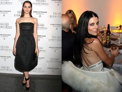 Felicity Jones Cantik Serba Hitam, Liberty Ross Pamer Punggung Seksi