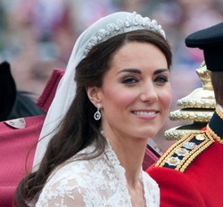 Ingin Rias Wajah Sendiri Saat Menikah, Ini Kata Make-up Artist Profesional