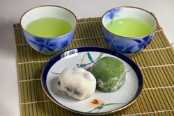 Wagashi, si Cantik Legit Pembilas Rasa Pahit Matcha