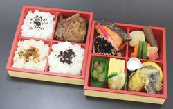 Paket Bento Seharga 3 Juta Ini Diantar Langsung oleh Model Cantik