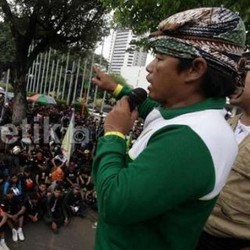 Telat Tetapkan Upah Buruh 2015, Ini Penjelasan Ahok