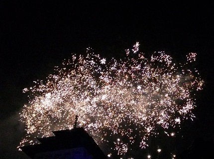 Persib Juara, Kembang Api Menggelegar di Langit Bandung, Bobotoh Konvoi