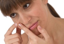 Pencet Jerawat Berisiko Infeksi, Bagaimana dengan Komedo?