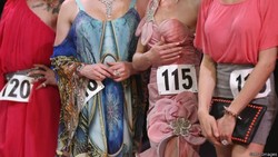 Tiga Waria Malaysia Menang atas Larangan Pakai Baju Perempuan