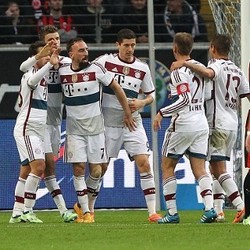 Mueller Hat-trick, Bayern Kalahkan Eintracht Frankfurt 4-0