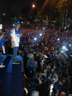 Lampion Terbang Tutup Pesta Kemenangan Persib di Bandung