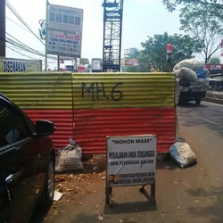 Korban Terperosok Lubang Galian di Cibubur Dirujuk ke RS Mitra Keluarga