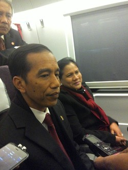 Senyum Jokowi dan Iriana Soal Nasib Cincin yang Ditemukan Hudi