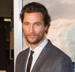 Tak Mau Cepat Tua, Matthew McConaughey Pakai Serum Kulit Tiap Malam
