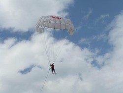 Uji Nyali di Langit Tanjung Benoa, Berani?