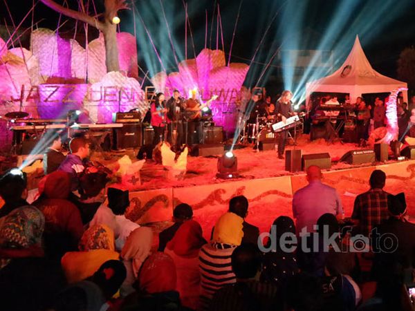 Menonton Jazz di Kaki Gunung Ijen