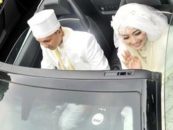 Iringan Lamborghini Antar Nuri Maulida dan Pandu Kesuma ke Resepsi Pernikahan