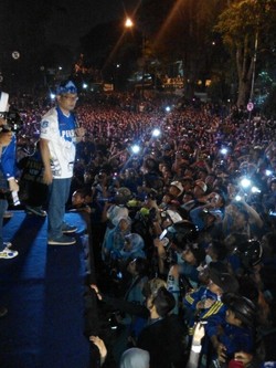 Hindari Macet, Ridwan Kamil Jalan Kaki 4 Km Sambut Pawai Pemain Persib