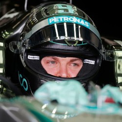 Rosberg Rebut Pole dari Hamilton
