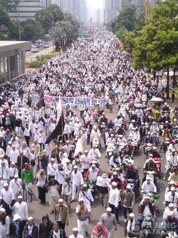 3 Penampakan Massa FPI yang Buat Jakarta Macet Total
