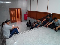 10 Anggota Satpol PP Berpakaian Preman Berjaga di Depan Ruangan Ahok