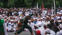 Lihat Anjing Pelacak Polisi di Balai Kota, Pesilat FPI Menyingkir