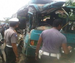 Ada Bayi yang Hilang dalam Tabrakan 2 Bus di Pontianak, Ortu Kebingungan