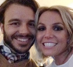 Britney Spears Pamer Foto Selfie Bareng Kekasih Baru