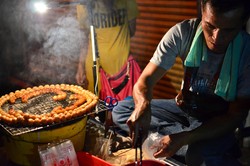 mencari rejeki digelapnya jalan malam hari