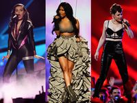 Aksi Para Musisi di Panggung MTV EMA 2014