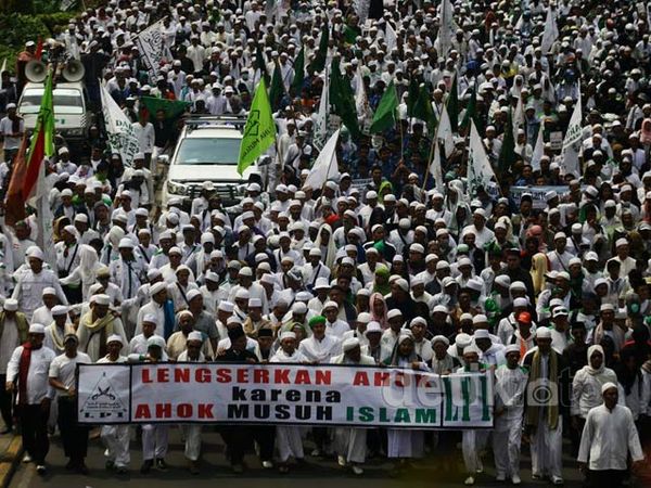 Demo Tolak Ahok, FPI Longmarch ke DPRD DKI