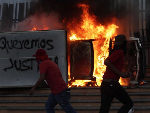 Warga Meksiko Marah Atas Pembakaran 43 Mahasiswa