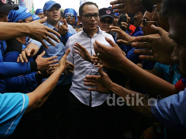 Menaker Hanif Temui Buruh