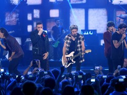 One Direction Sabet Empat Piala di MTV EMA 2014