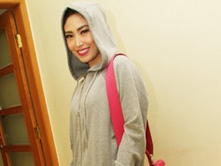 Kisah Ayu Dewi yang Bersyukur Batal Nikah dengan Zumi Zola