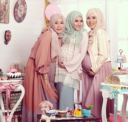 Hijab Style: Tips Berbusana untuk Hijabers yang Sedang Hamil