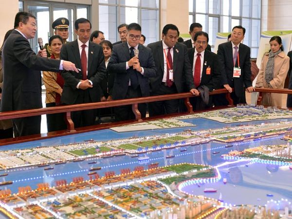 Jokowi Kunjungi Pelabuhan di Tianjing, Tiongkok