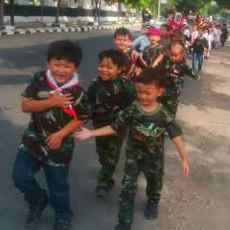 10 November, Siswa-siswi di Surabaya Berbaju ala Pejuang