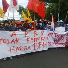 Aliansi Perjuangan Rakyat Surabaya Tolak Kenaikan BBM di Hari Pahlawan
