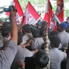 Hari Pahlawan di Pamekasan Diwarnai Aksi Tolak Kenaikan BBM