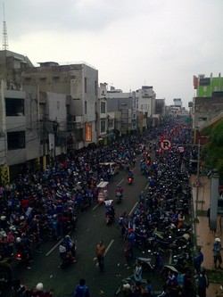 Obati Kekecewaan Warga, Ridwan Kamil akan Pajang Trofi Persib di Balkot