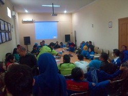 Buruh di Bandung Tuntut UMK 2015 Naik 30 Persen