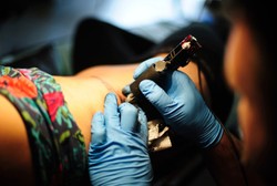 Tak Kantongi Izin, Pria Ini Dibui Usai Menato Gadis 13 Tahun