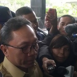 Zulkifli Hasan Penuhi Panggilan KPK Bersaksi untuk Gubernur Riau