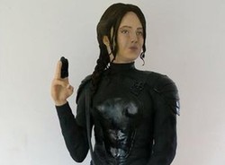 Wow! Patung Jennifer Lawrence Ini Terbuat dari Kue Bolu