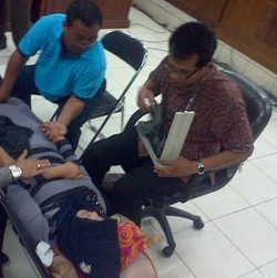 Hendak Ditahan Kasus Korupsi, Eks Bupati Karanganyar Langsung Pingsan