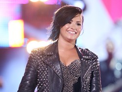 Demi Lovato Tunangan dengan Bocah 5 Tahun
