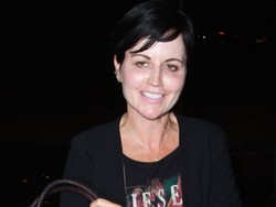 Serang Pramugari, Eks Vokalis The Cranberries Dipolisikan